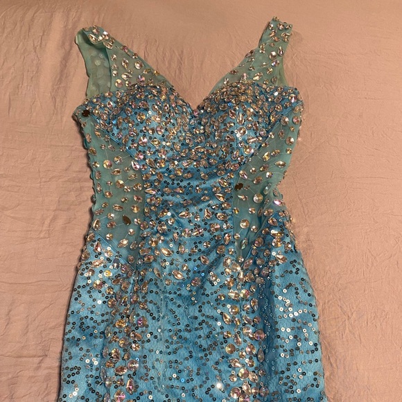 SEWUIN BLUE FITTED FORMAL GOWN - Picture 3 of 5